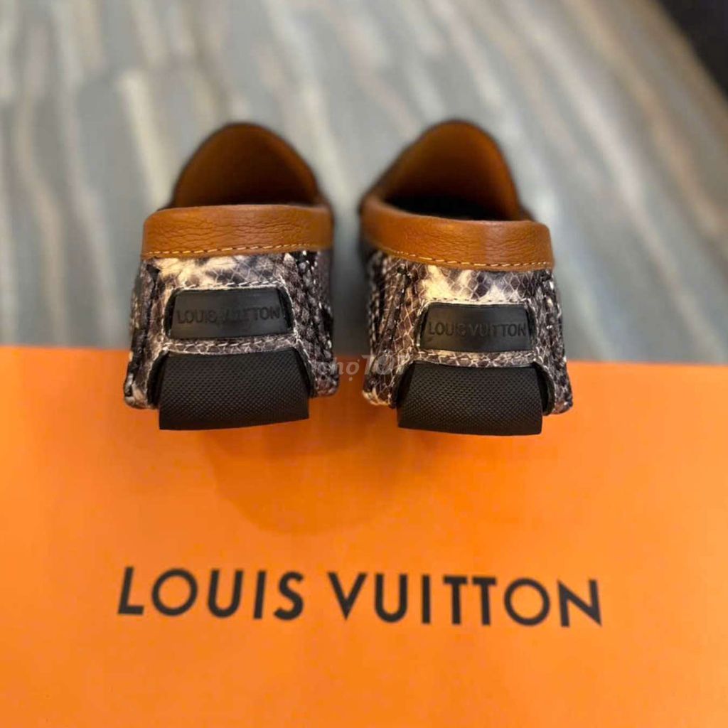 Giầy LV đỉnh cao .. Mua bán Giày dép tại Quận Gò Vấp Tp Hồ Chí Minh được đăng bởi Anh Ba  Hàng hiệu tuyển Chuyên bán Online uy tín hình 4