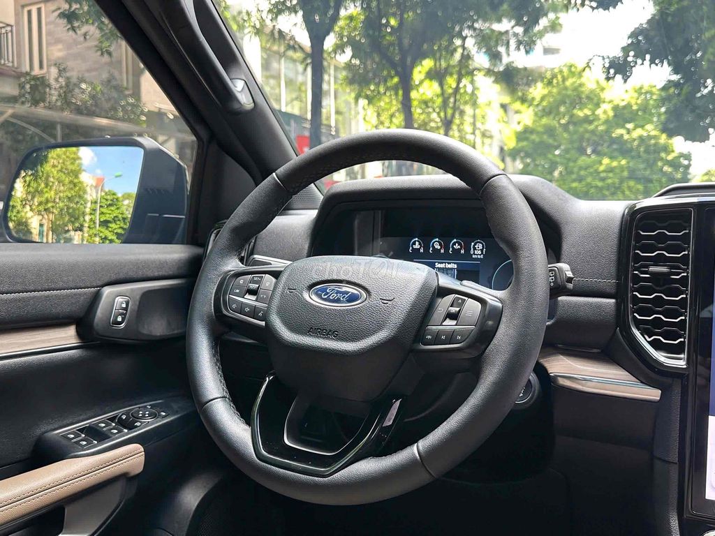 Ford Everest 2023 Titanium 2.0 AT 4x4 màu đen. Mua bán Ô tô tại Quận Cầu Giấy Hà Nội được đăng bởi Cao Quý hình 10