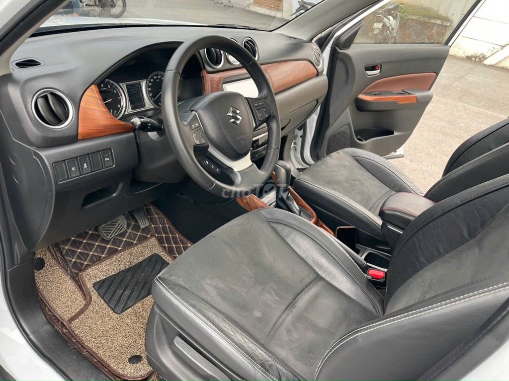Suzuki Vitara 2016 1.6 AT. Mua bán Ô tô tại Quận Hà Đông Hà Nội được đăng bởi Long Nguyễn Hoàng hình 6