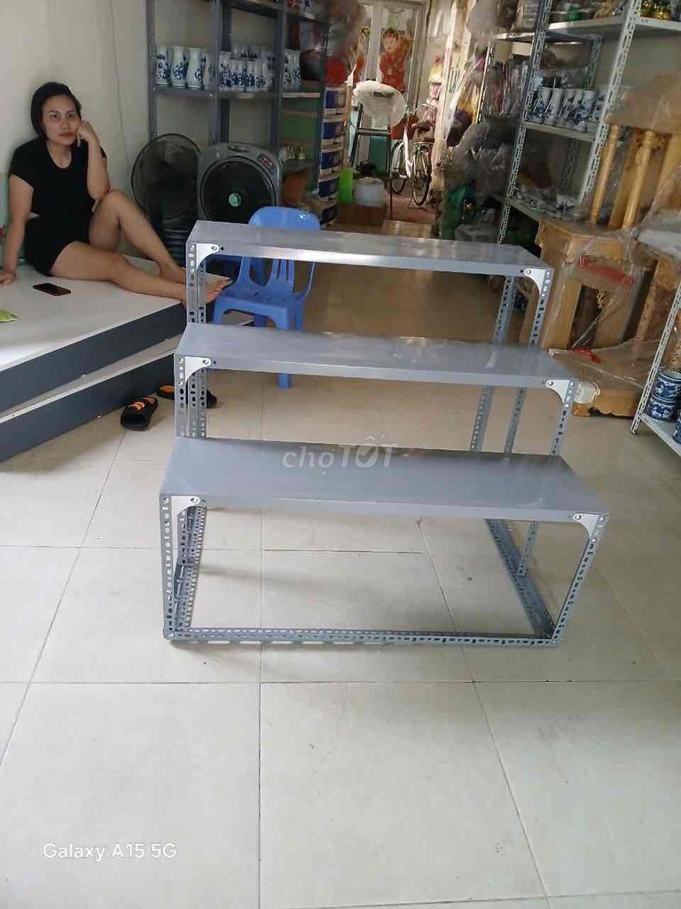 Kệ Sắt Tam Cấp Đa Năng. Mua bán Tủ, kệ gia đình tại Quận Bắc Từ Liêm Hà Nội được đăng bởi Nội Thất Giá Kệ Bàn Ghế hình 1