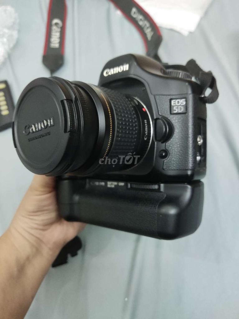 Canon Fullframe 5D kèm grip thẻ xịn và lens.