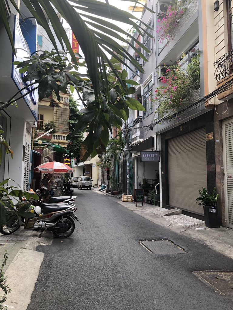 Chuyển về quê nên cần bán nhà Hẻm xe hơi 8m đường Hoa Lan, Phú Nhuận