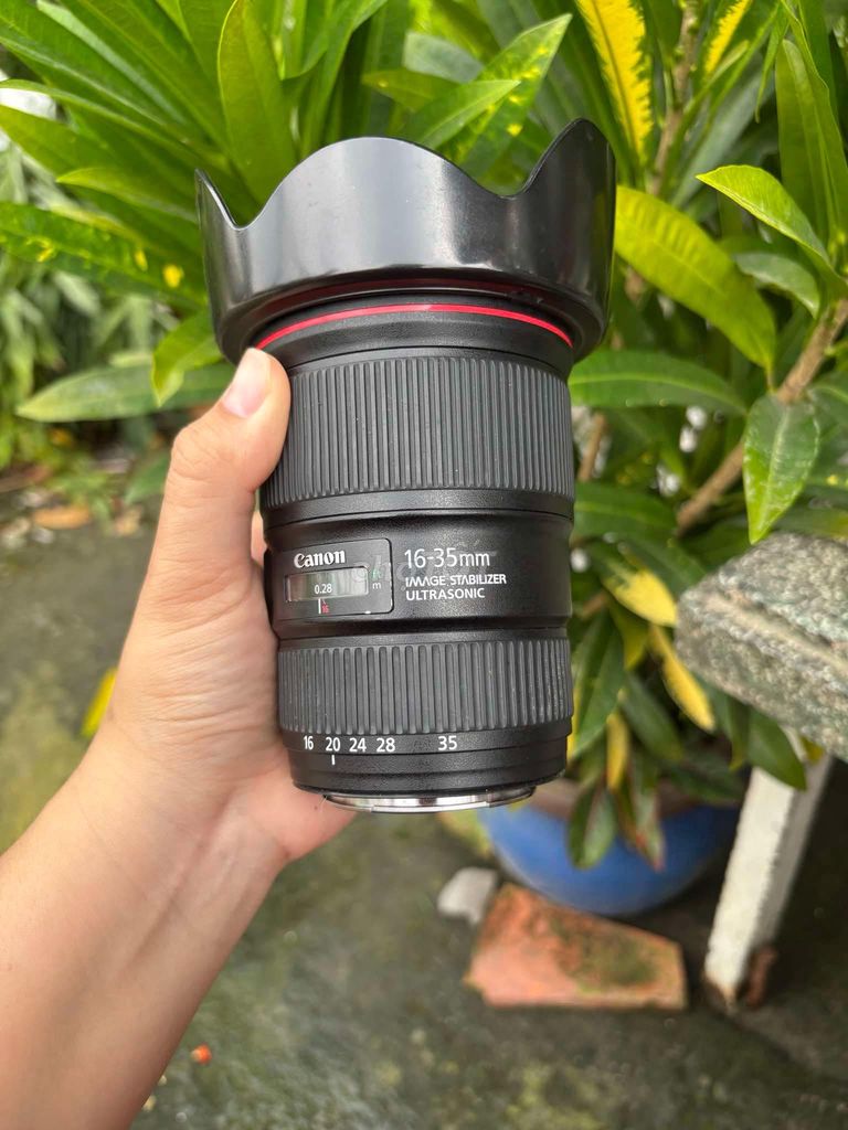 Lens canon 16 35 f4l is