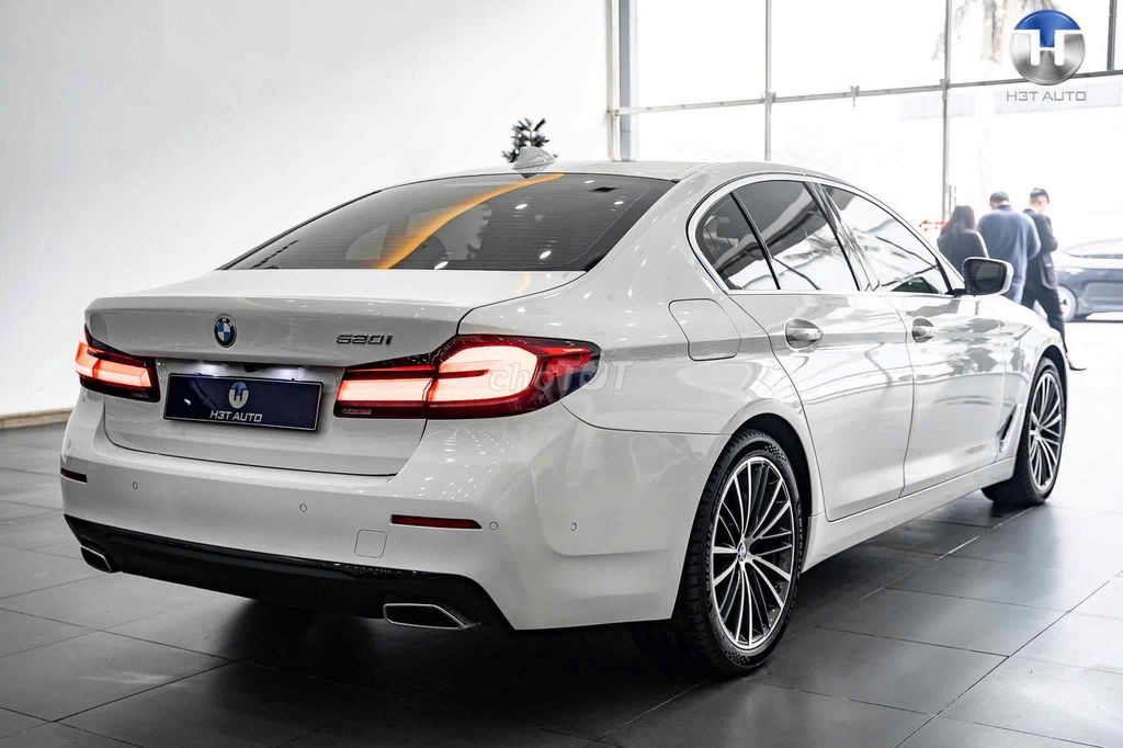 BMW 520i Model  2023  trắng kem quá đẹp