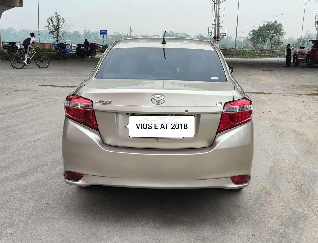 Toyota Vios 2018 E AT Vàng cát. Mua bán Ô tô tại Thành phố Vinh Nghệ An được đăng bởi Thành Chung hình 2