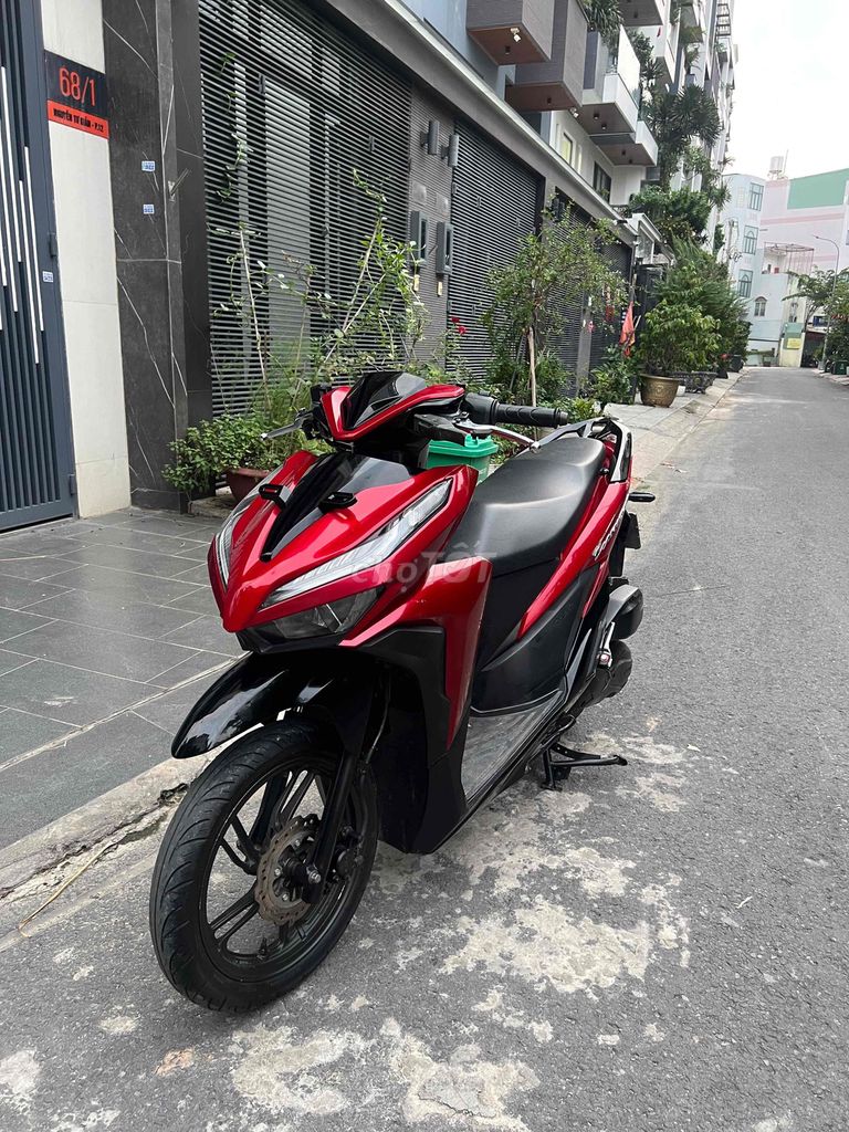 Honda Vario 2019 красный candy, скутер
