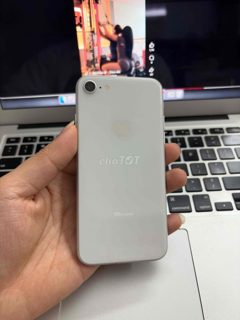 iPhone 8 64GB Trắng. Mua bán Điện thoại tại Quận Hà Đông Hà Nội được đăng bởi Tuấn hình 1