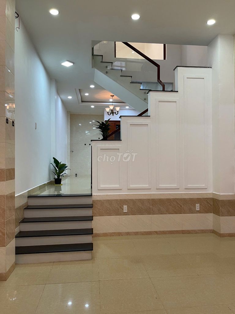 Rent · 5 bd · 190 м² · Thành phố Thủ Đức, ул. Đường Quốc lộ 13