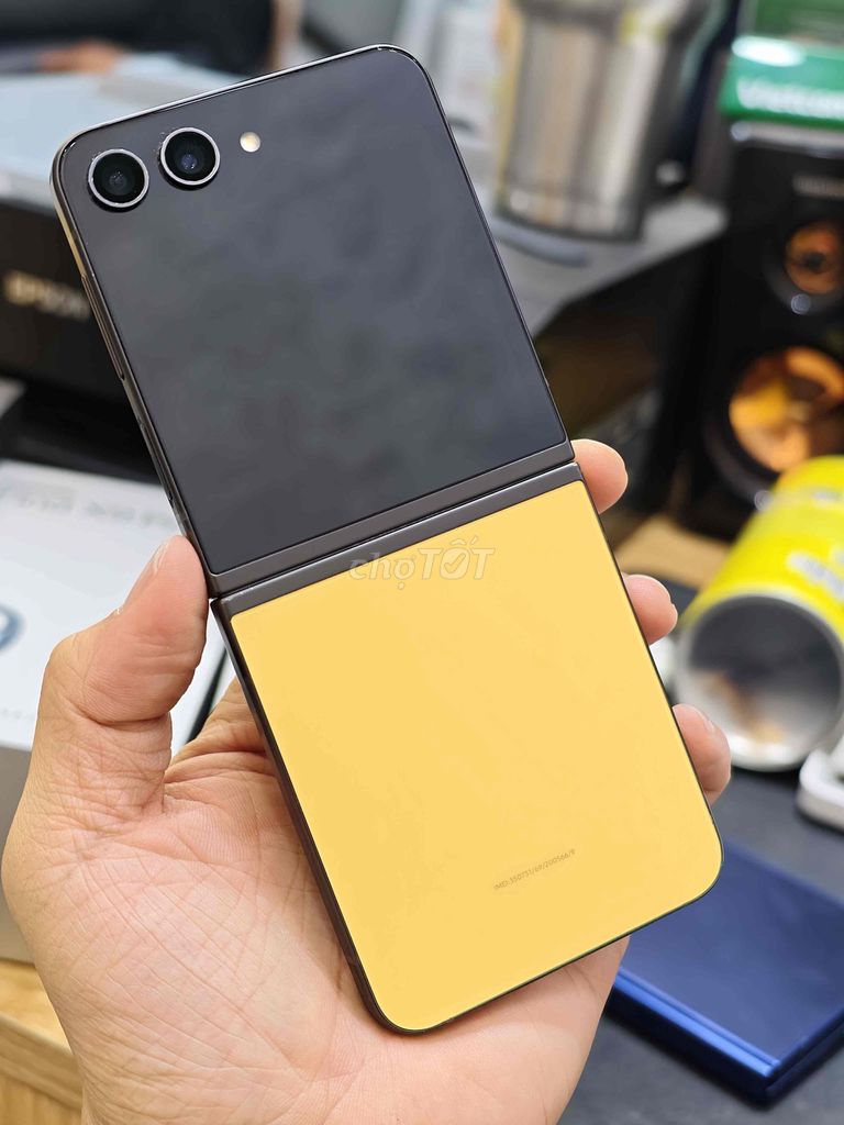Samsung Z Flip 5 512GB Vàng Đã dùng. Mua bán Điện thoại tại Quận 10 Tp Hồ Chí Minh được đăng bởi Khánh Trần hình 1