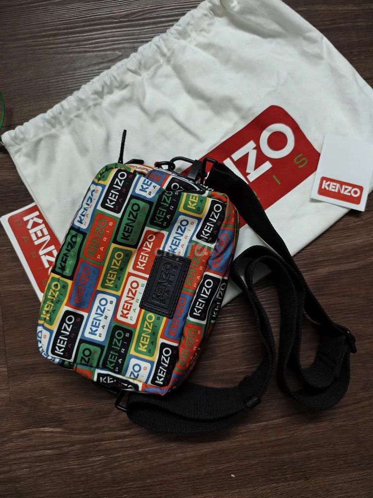 Túi đeo chéo Kenzo Unisex Đa sắc. Mua bán Túi xách tại Quận 4 Tp Hồ Chí Minh được đăng bởi Anh Đinh hình 1