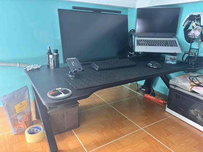 Bàn gaming chân sắt chữ K Đen. Mua bán Bàn ghế tại Quận 4 Tp Hồ Chí Minh được đăng bởi Nhật Anh