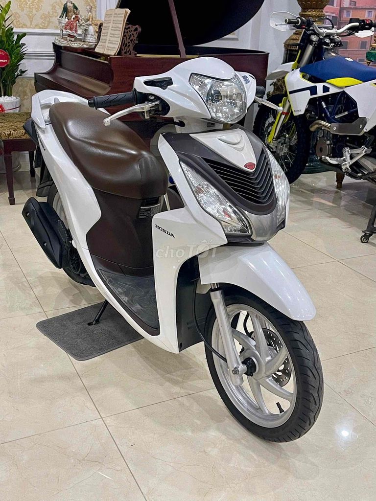 XE MÁY 68 - Honda Vision Cao Cấp 2016 Trắng. Mua bán Xe máy tại Quận Hai Bà Trưng Hà Nội được đăng bởi Đức Anh hình 4