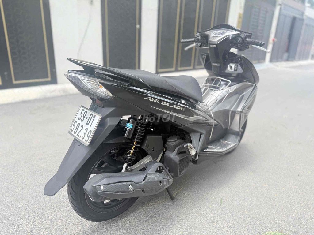 Воздушный клинок Honda объемом 125 куб. см в 2013 году. ПОМОЩЬ