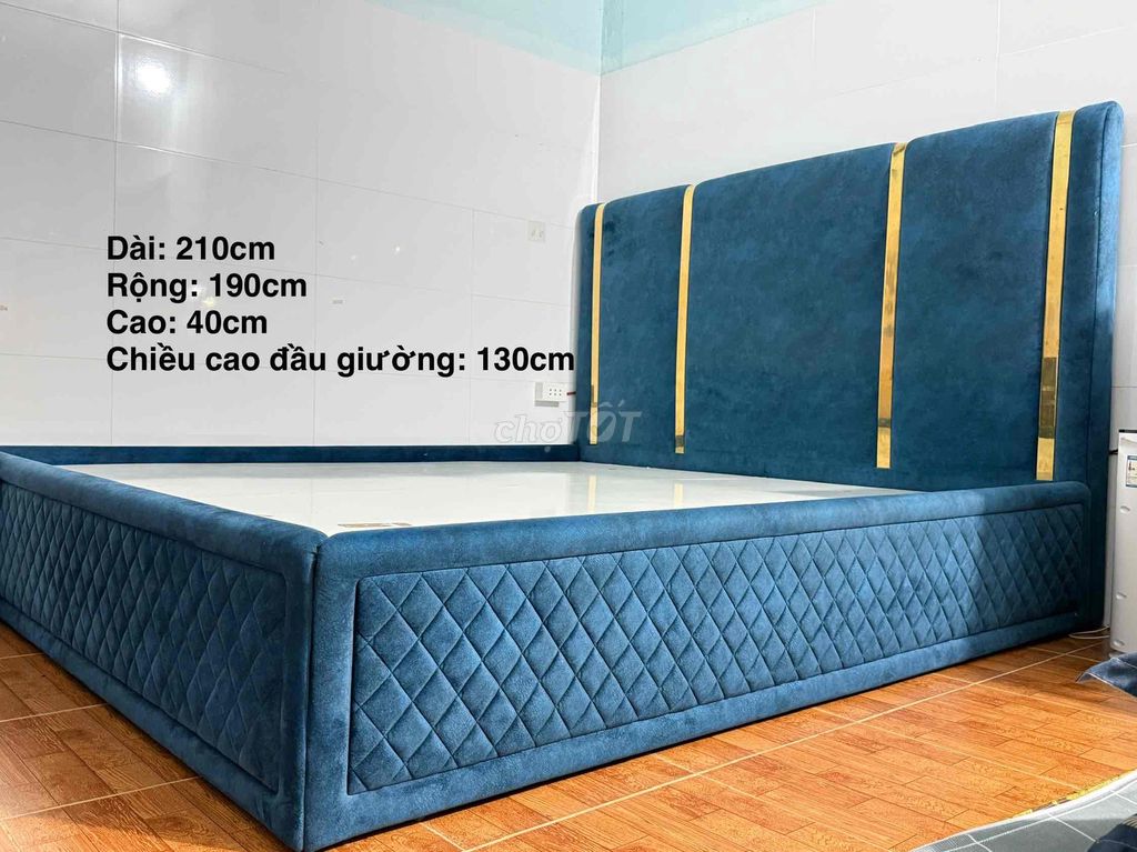 Giường ngủ Vải nhung, Inox mạ vàng đã sử dụng. Mua bán Giường, chăn ga gối nệm tại Thành phố Buôn Ma Thuột Đắk Lắk được đăng bởi Do Kien hình 1