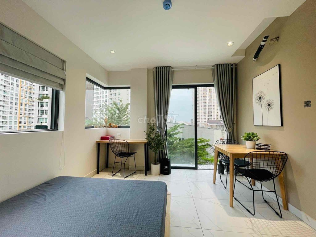 Ngắm Hoàng Hôn Cực Chill Với Cửa Sổ Lớn