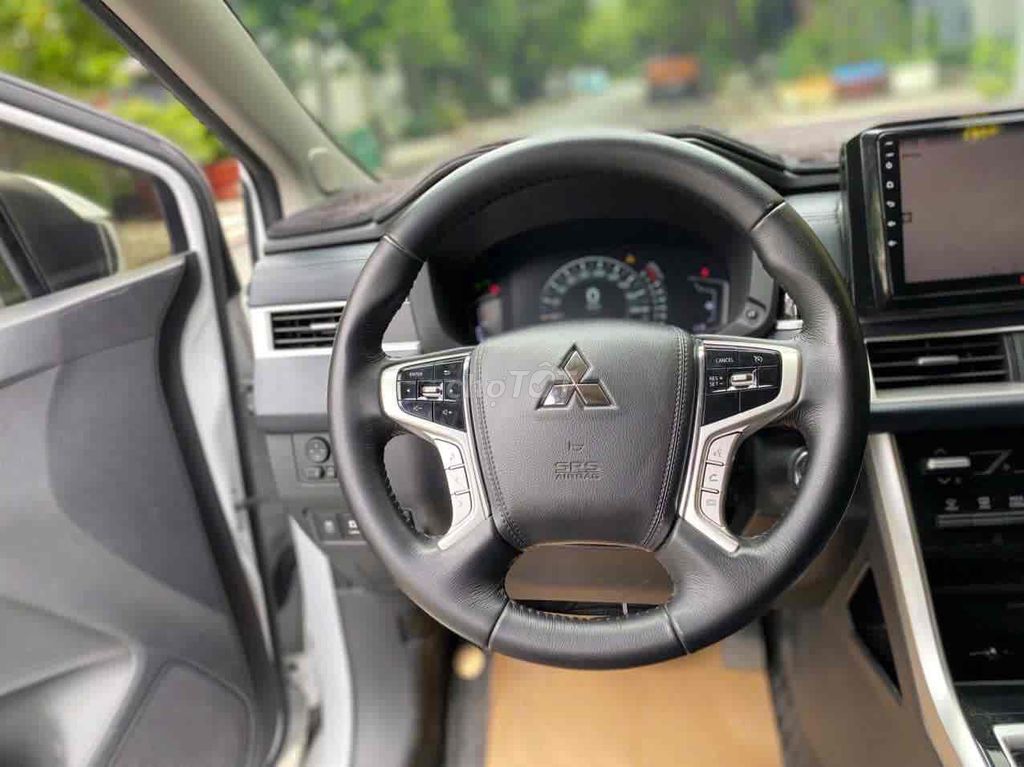 Mitsubishi Xpander Cross 2024 trắng - 57000 km. Mua bán Ô tô tại Quận 7 Tp Hồ Chí Minh được đăng bởi A Hoàng hình 8