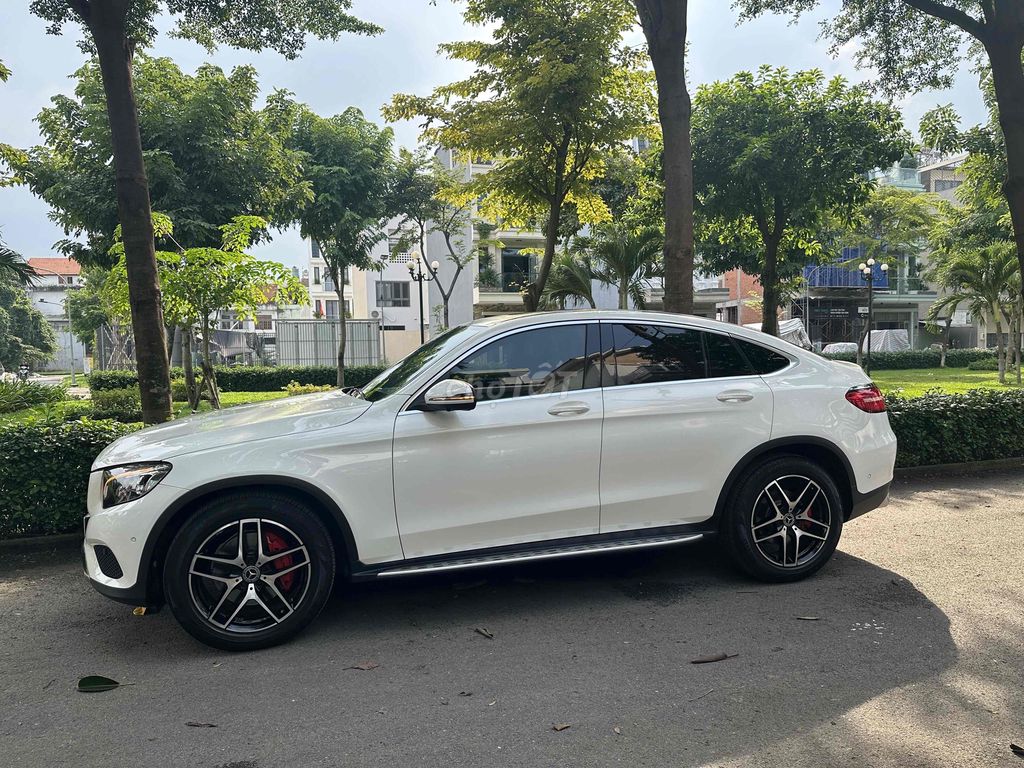 Bán GLC 300 Coupe Thể thao. Mua bán Ô tô tại Quận Gò Vấp Tp Hồ Chí Minh được đăng bởi Lanh Tran hình 1