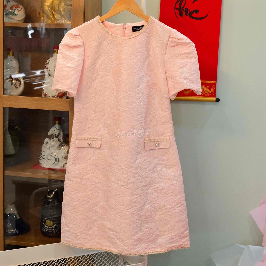 Đầm Nicolas Bùi Nữ Hồng Size S Hoa gân nổi. Mua bán Quần áo tại Quận 6 Tp Hồ Chí Minh được đăng bởi Thriftshop Ifla hình 1