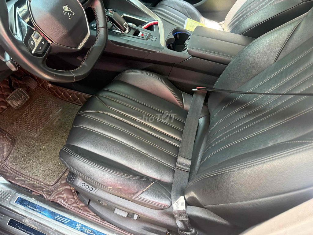 Peugeot 5008 2018 1.6L Turbo - 82000 km cần gả
