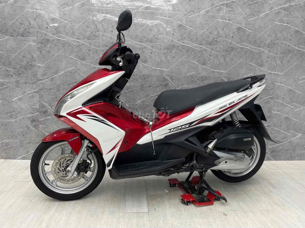 Honda Airblade с номерами Хошимина, ровный пластик, тихий мотор
