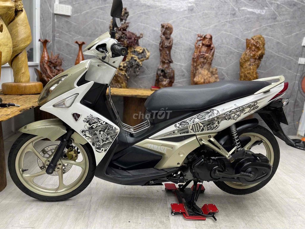 Nouvo4 đẹp, máy êm thì thầm bao vọt biển SG. Mua bán Xe máy tại Quận 8 Tp Hồ Chí Minh được đăng bởi Quân  hình 3