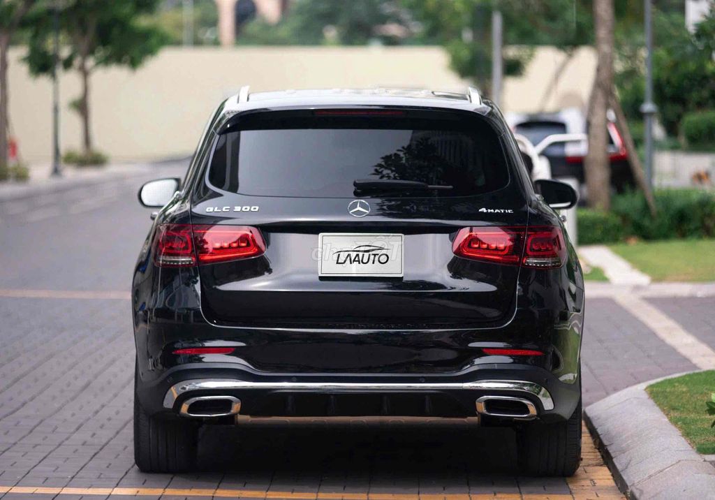 Mercedes Benz GLC300 4matic 2021 Đen // Kem. Mua bán Ô tô tại Quận 7 Tp Hồ Chí Minh được đăng bởi Nguyễn Lê Trung hình 4