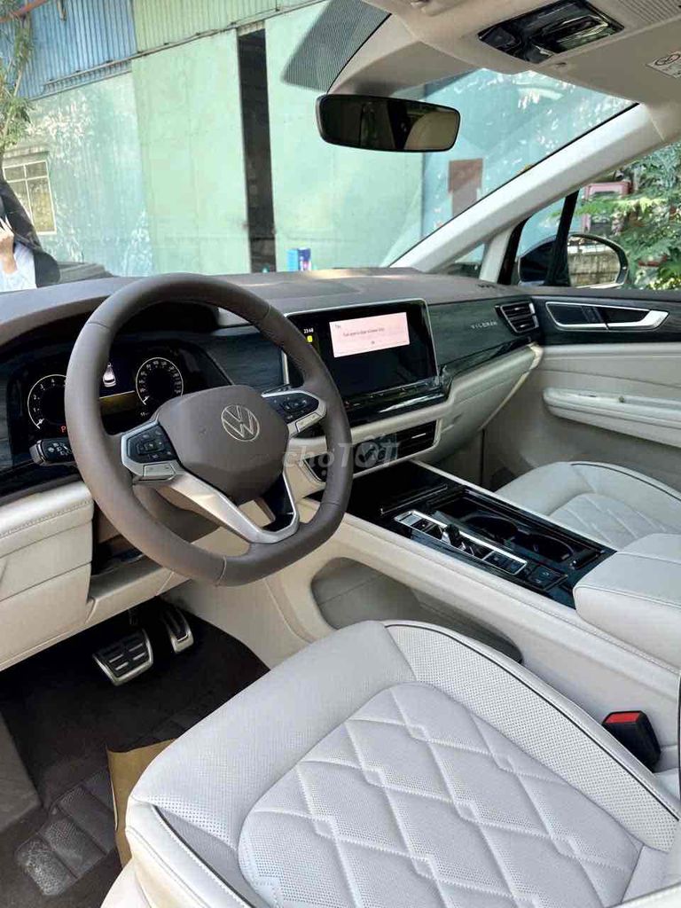 Volkswagen Viloran Đen 7 chỗ. Mua bán Ô tô tại Quận 5 Tp Hồ Chí Minh được đăng bởi Hưng Trang Volkswagen hình 6
