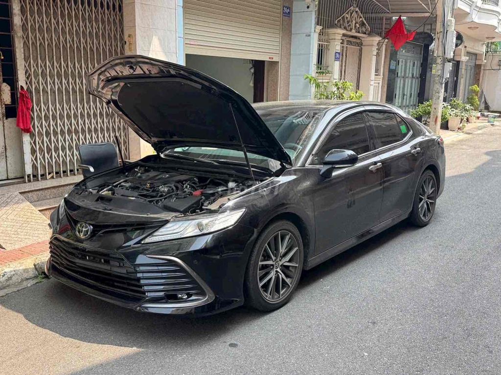 Toyota Camry 2.5Q 2022 Черная 28 000 км