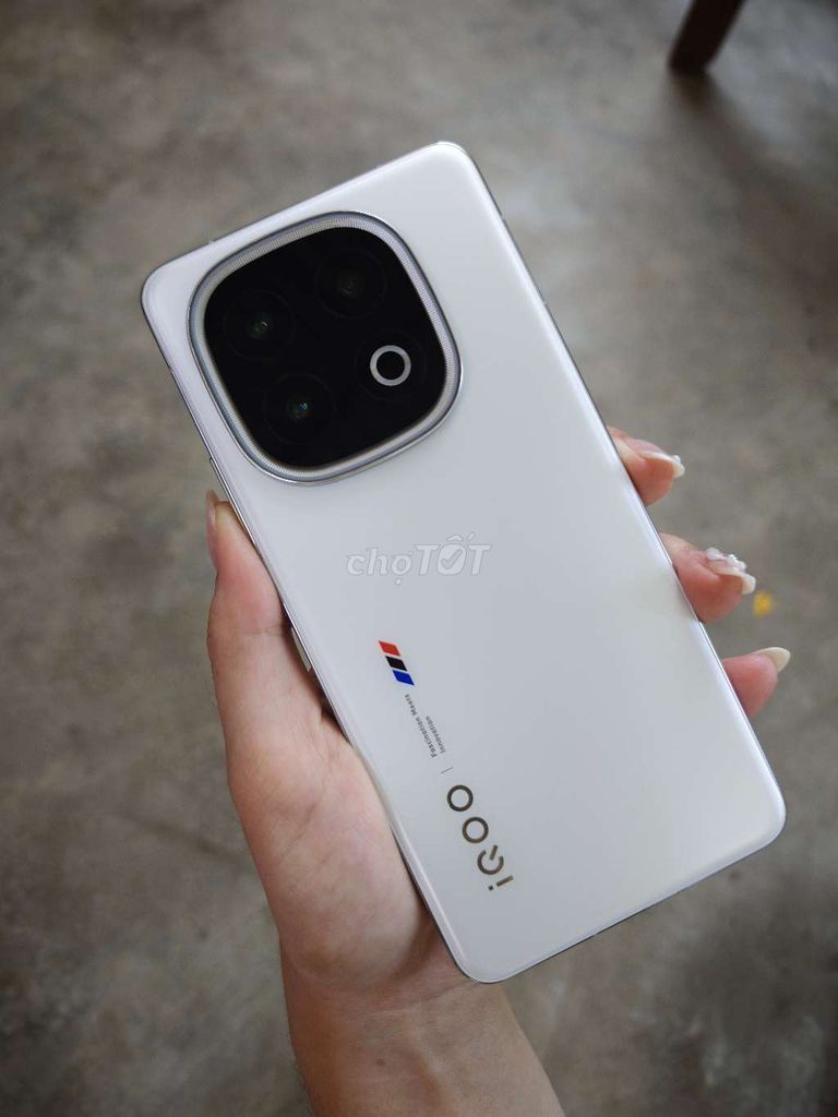 IQOO 13 256GB Trắng Như mới 99%. Mua bán Điện thoại tại Thành phố Huế Thừa Thiên Huế được đăng bởi Hải Cao hình 1