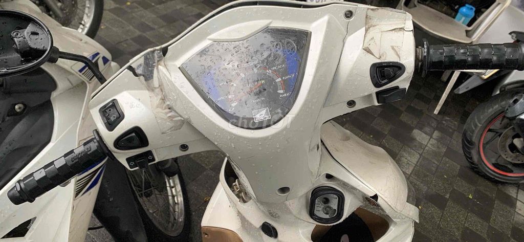 Vision 2014 - Giá 6 triệu, về độ lại áo là chạy ok. Mua bán Xe máy tại Quận Bình Thạnh Tp Hồ Chí Minh được đăng bởi Phan Thanh Ngân hình 5