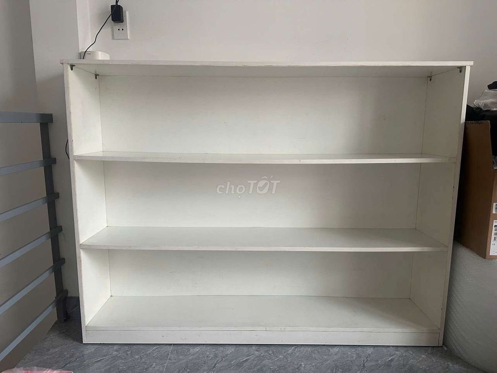 Thanh lý Kệ sách Gỗ Trắng 3 tầng 1m4. Mua bán Tủ, kệ gia đình tại Quận 12 Tp Hồ Chí Minh được đăng bởi thu nguyen hình 1