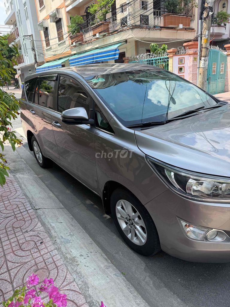 Toyota Innova 2018 МКПП золотистый 128126 км