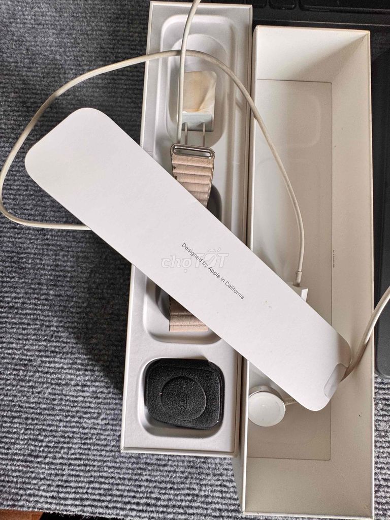 Apple Watch seri 5 - 44mm thép Vàng hồng. Mua bán Thiết bị đeo thông minh tại Thành phố Biên Hòa Đồng Nai được đăng bởi việt anh bds hình 1