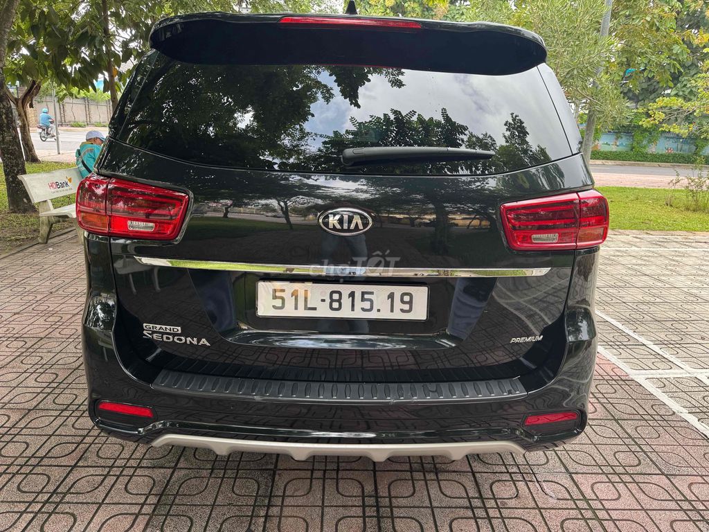 Kia Grand Sedona Premium Черный 50000 км
