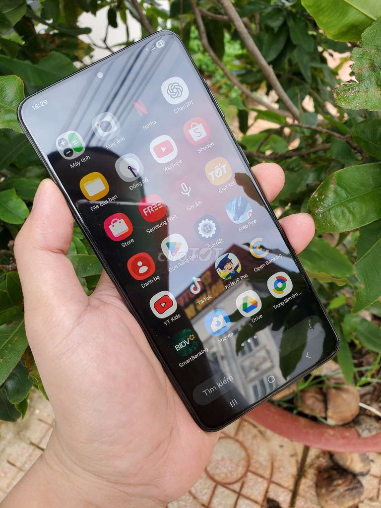 Samsung Galaxy S21 Plus Đen 2 sim. Mua bán Điện thoại tại Thành phố Buôn Ma Thuột Đắk Lắk được đăng bởi Lê Dũng hình 1