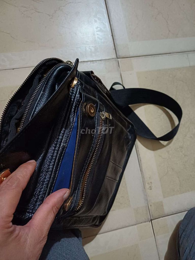 Túi đeo chéo Da bò thật Đen Cao 28cm. Mua bán Túi xách tại Quận Nam Từ Liêm Hà Nội được đăng bởi sky hình 1