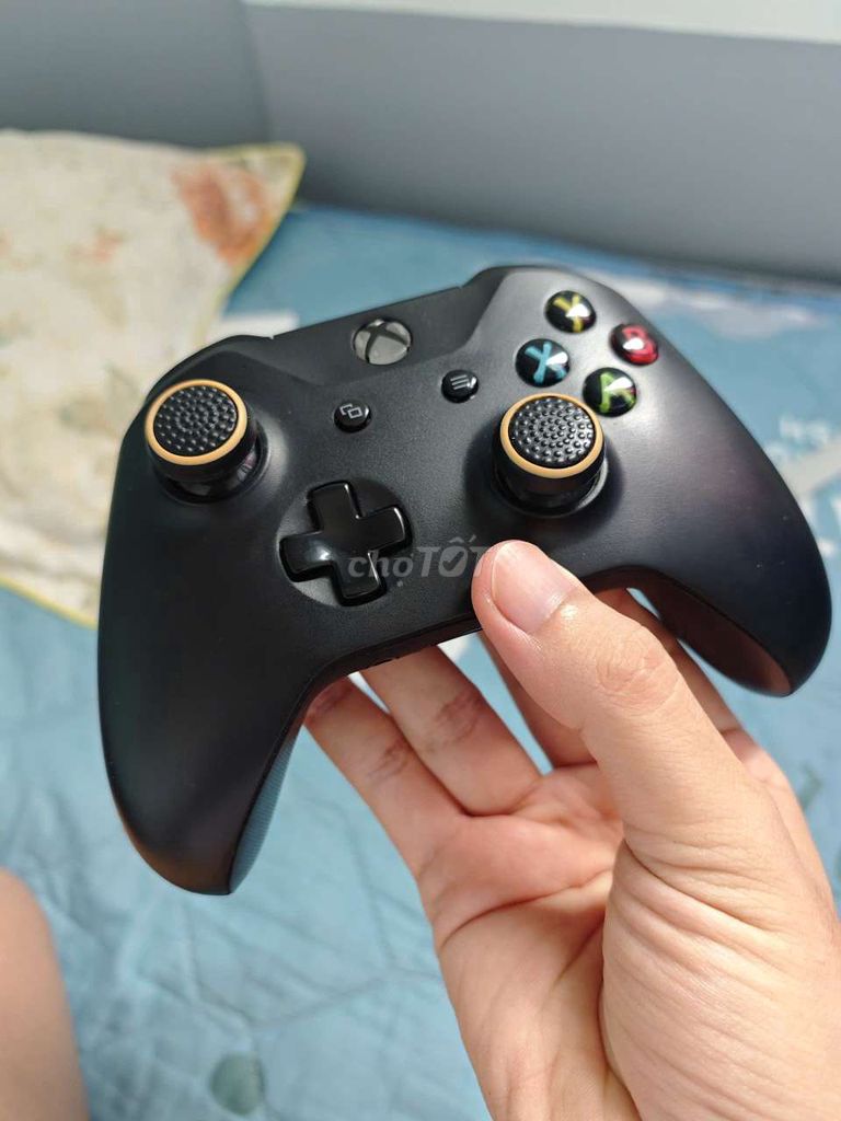 Tay cầm chơi game Xbox One S Đen. Mua bán Thiết bị chơi game tại Quận 10 Tp Hồ Chí Minh được đăng bởi NGỌC NGÂN PHẠM THỊ hình 1