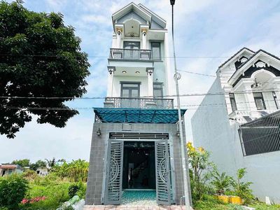 Chuyển về quê sống nên cần bán lại căn nhà đang ở An Phú Tây