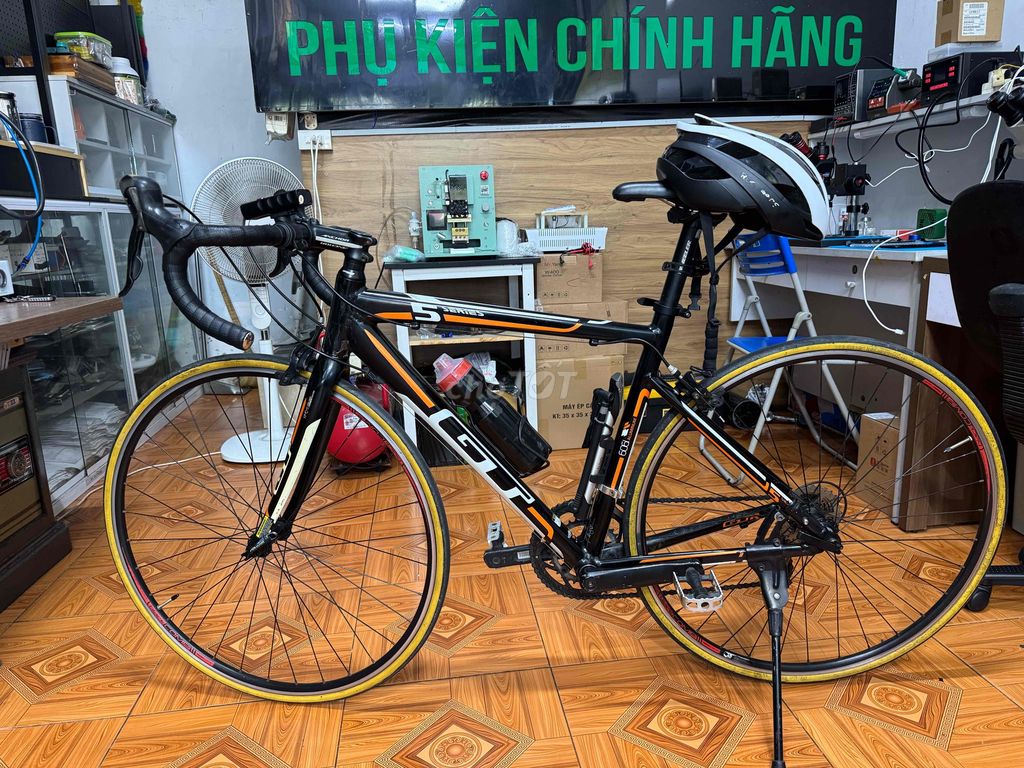 Xe đạp đua GT Series 5 màu đen cam trắng. Mua bán Xe đạp tại Huyện Trảng Bom Đồng Nai được đăng bởi Bảo Bảo hình 3