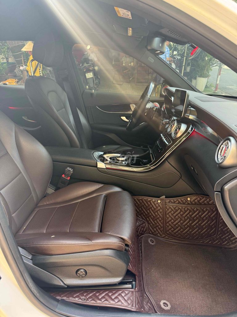 Mercedes Benz GLC 2019 200 - 65.000km. Mua bán Ô tô tại Quận Bình Tân Tp Hồ Chí Minh được đăng bởi Mỹ đông hình 6