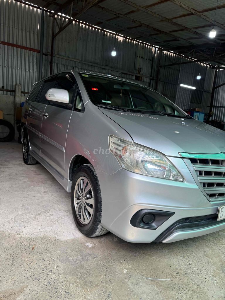 Toyota Innova 2015 механика серебристый