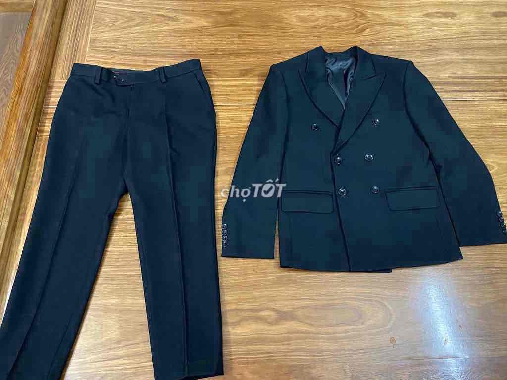 Bộ vest nam đen size M mới nguyên. Mua bán Quần áo tại Quận Cầu Giấy Hà Nội được đăng bởi vũ hình 1