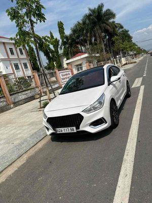 Bán xe Hyundai Accent 2020 số sàn, màu trắng