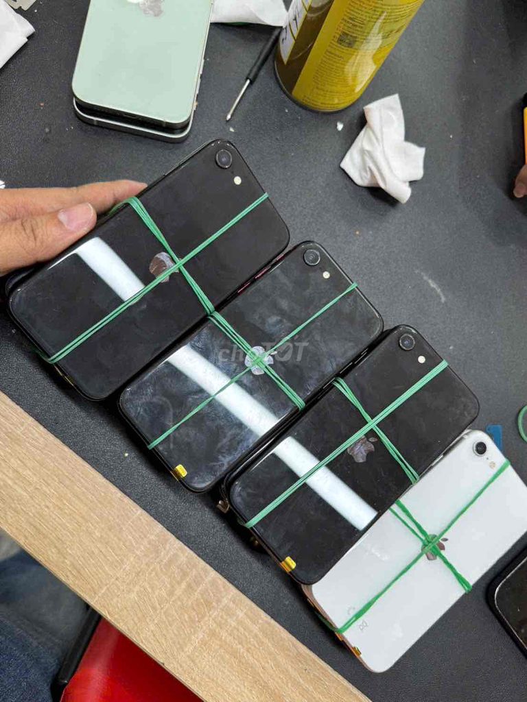 iPhone SE 7G Đen Bạc Đỏ Đã dùng. Mua bán Điện thoại tại Quận Gò Vấp Tp Hồ Chí Minh được đăng bởi Minh Phát  hình 1