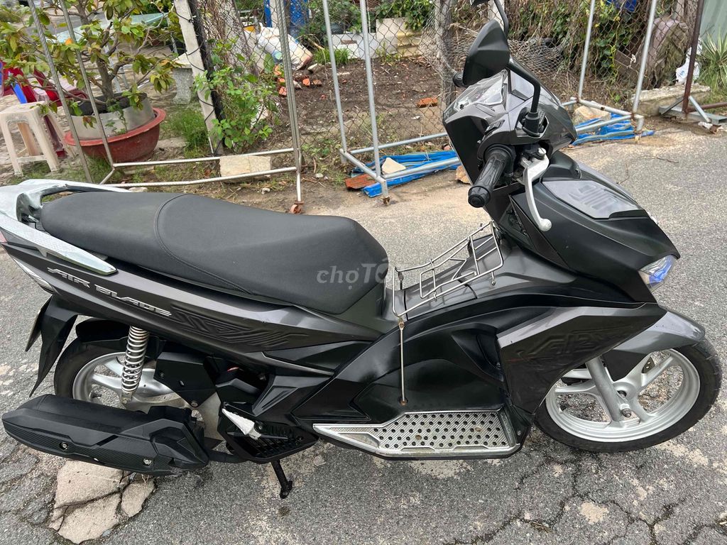 Honda Air Blade 125 2019 черно-серый малый пробег
