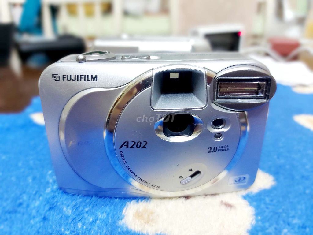Máy ảnh Fujifilm FinePix A202, ngoại hình đẹp. Mua bán Máy ảnh, Máy quay tại Thành phố Thủ Dầu Một Bình Dương được đăng bởi Pham Kim Hang hình 1