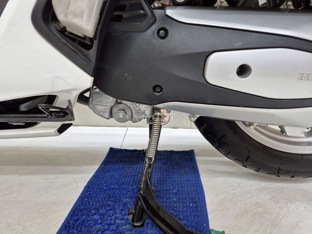 Honda SH 150 ABS 2020 Trắng 8000 km. Mua bán Xe máy tại Quận 8 Tp Hồ Chí Minh được đăng bởi Khâm nguyễn hình 8