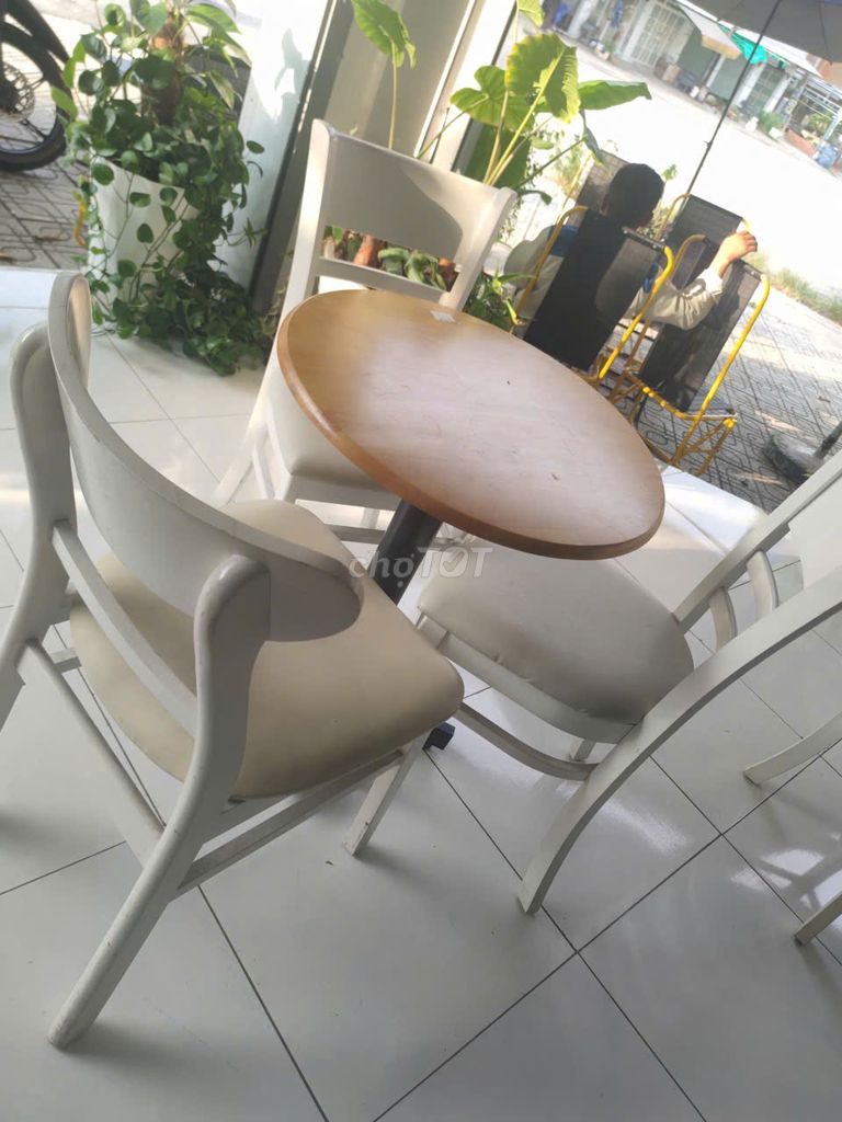 Bàn ghế gỗ quán cafe Trắng, Nâu. Mua bán Bàn ghế tại Thị xã Bến Cát Bình Dương được đăng bởi Văn hình 1