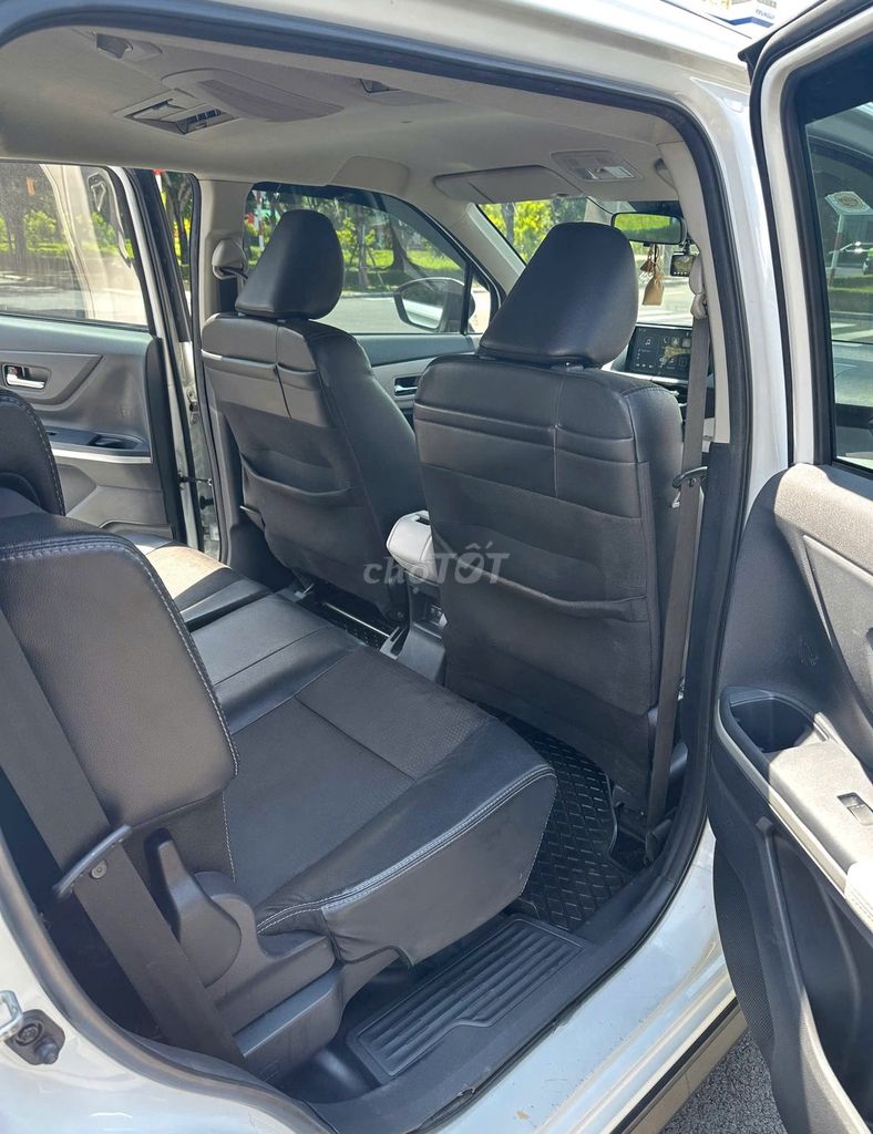 Toyota Veloz Cross 2022 CVT Top siêu mới. Mua bán Ô tô tại Quận 12 Tp Hồ Chí Minh được đăng bởi NHI Ô TÔ AN SƯƠNG hình 11