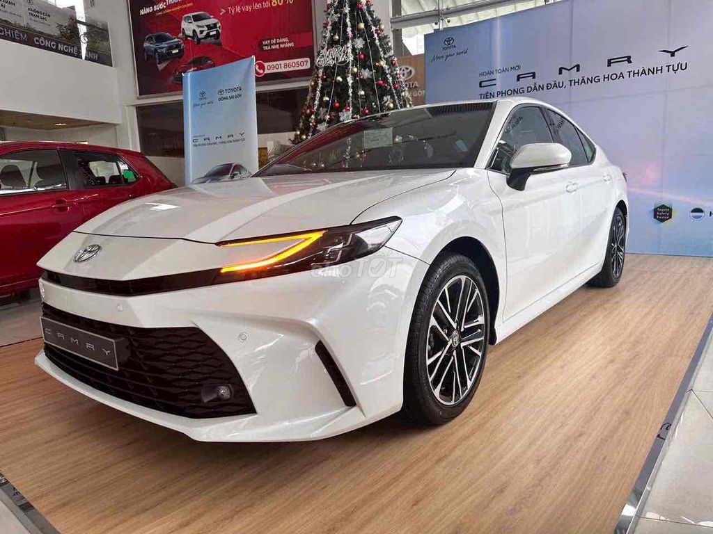 Toyota Camry 2024 hoàn toàn mới nhận cọc GIAO ngay